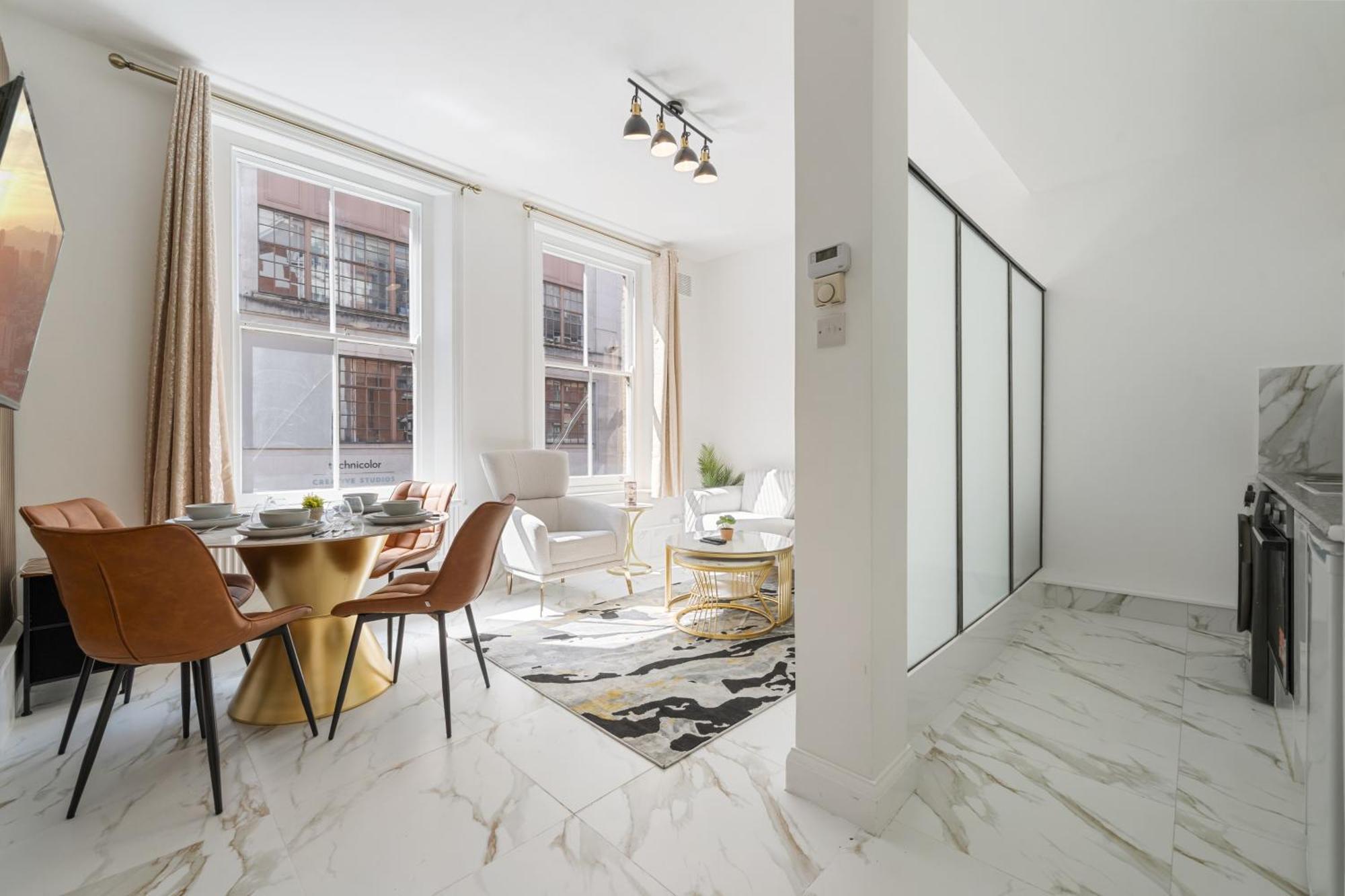 Stylish In Vibrant Soho Unbeatable Location Wdg Apartment