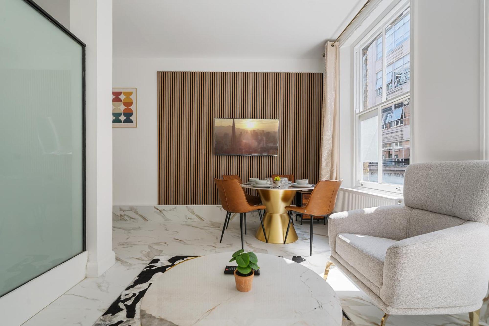 Stylish In Vibrant Soho Unbeatable Location Wdg London
