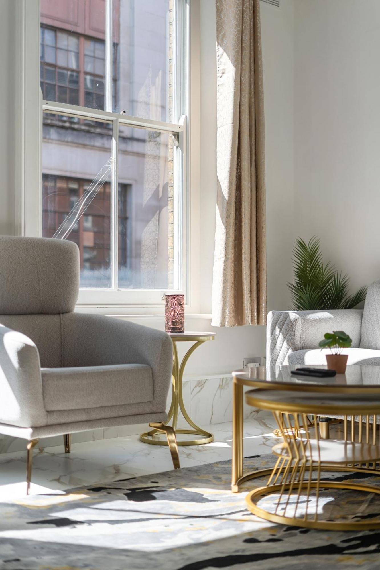Stylish In Vibrant Soho Unbeatable Location Wdg